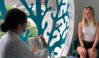 root canal dentist in Cabo San Lucas explaining to a young woman the details of her root canal treatment